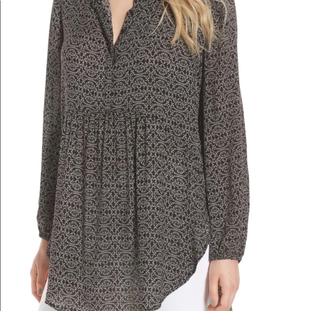 HINGE DOBBY TUNIC BLACK AND WHITE FLORAL~ NWOT~XL